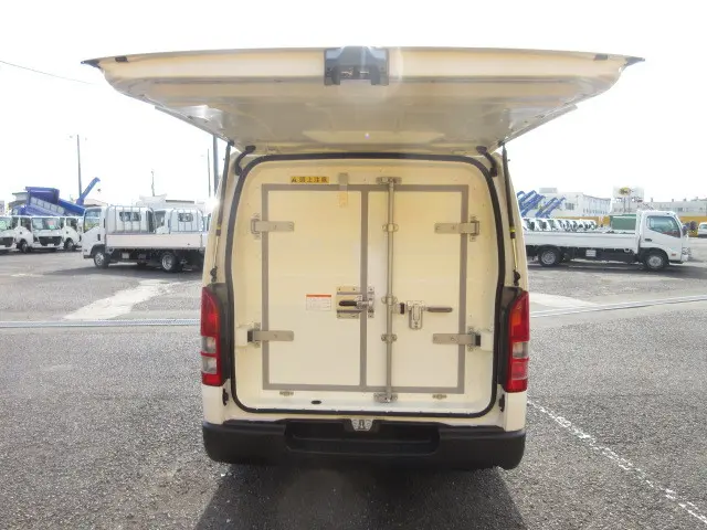 トヨタ ハイエースバン 3DF-GDH206V(4WD)の写真10
