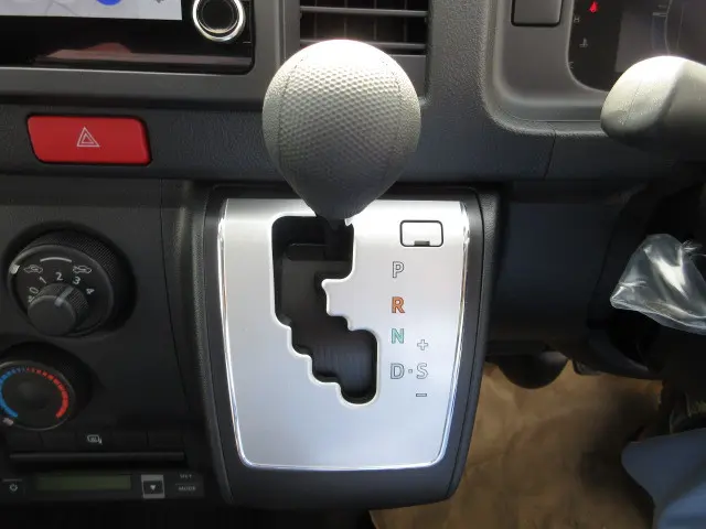 トヨタ ハイエースバン 3DF-GDH206V(4WD)の写真22