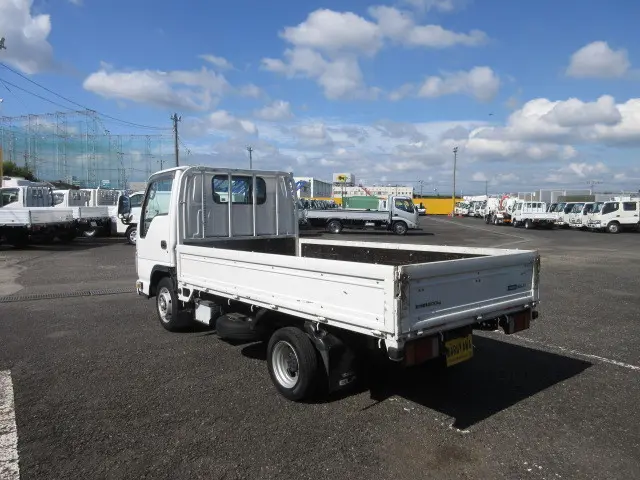 いすゞ エルフ TRG-NHR85A(2WD)の写真3