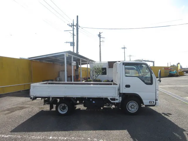 いすゞ エルフ TRG-NHR85A(2WD)の写真6