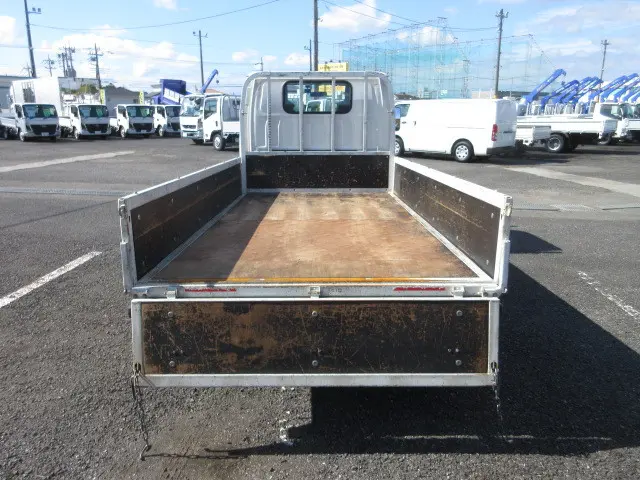 いすゞ エルフ TRG-NHR85A(2WD)の写真8