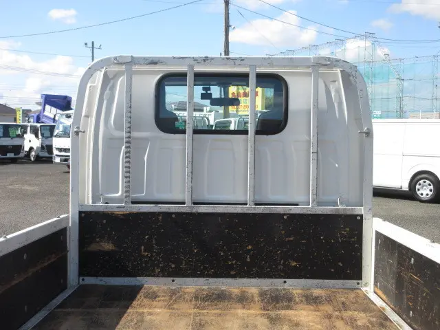 いすゞ エルフ TRG-NHR85A(2WD)の写真12