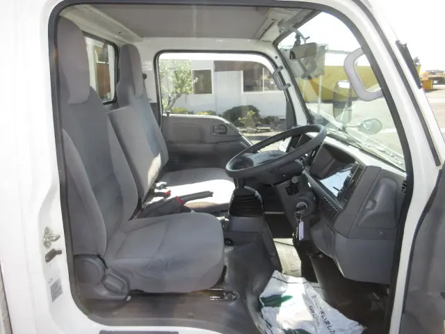いすゞ エルフ TRG-NHR85A(2WD)の写真15