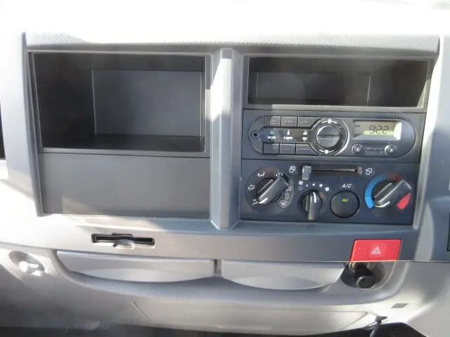 いすゞ エルフ TRG-NHR85A(2WD)の写真19