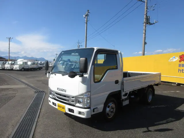 いすゞ エルフ 2RG-NHR88A(2WD)の写真1