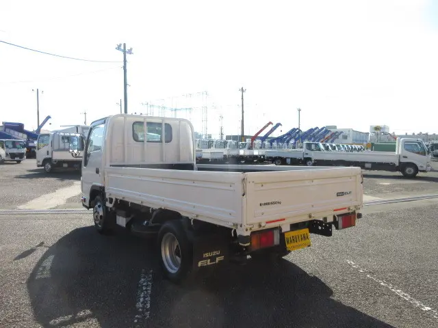 いすゞ エルフ 2RG-NHR88A(2WD)の写真3
