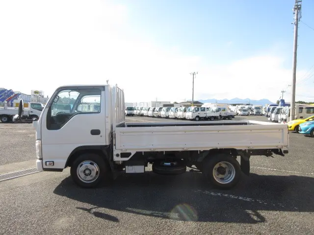 いすゞ エルフ 2RG-NHR88A(2WD)の写真5