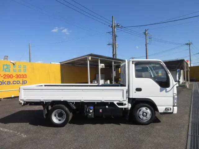 いすゞ エルフ 2RG-NHR88A(2WD)の写真6