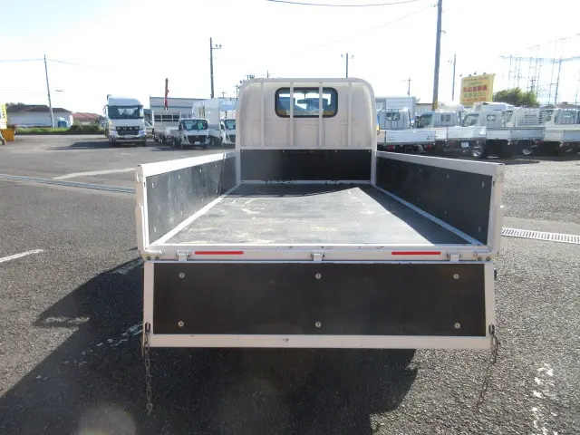 いすゞ エルフ 2RG-NHR88A(2WD)の写真8
