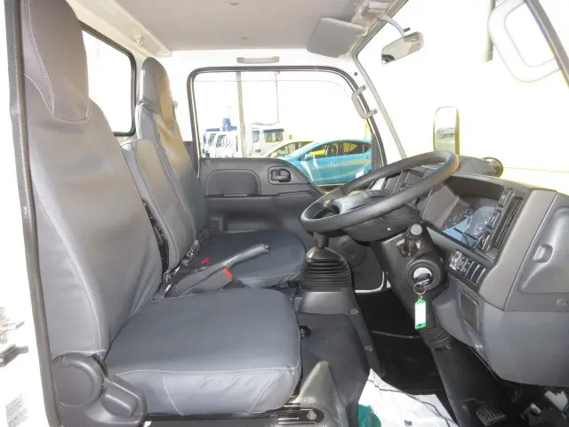 いすゞ エルフ 2RG-NHR88A(2WD)の写真13