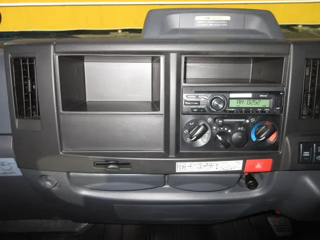 いすゞ エルフ 2RG-NHR88A(2WD)の写真18