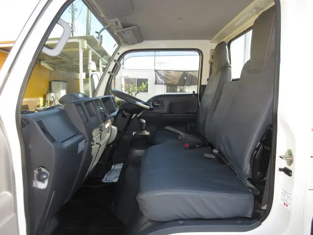 いすゞ エルフ 2RG-NHR88A(2WD)の写真25