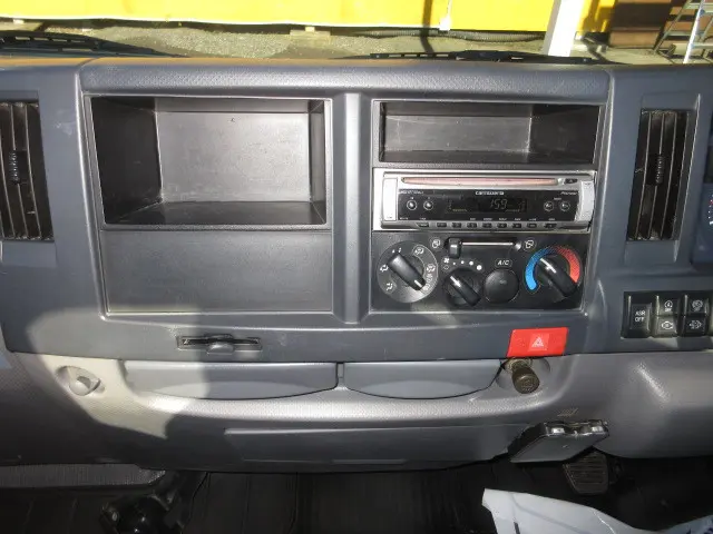 いすゞ エルフ TRG-NJR85A(2WD)の写真21