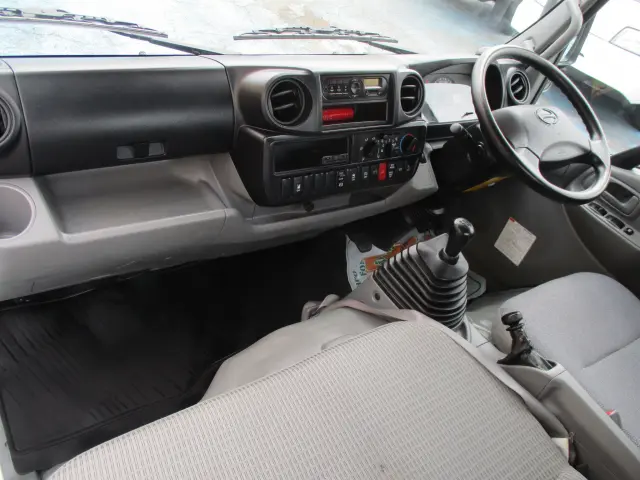 日野 デュトロ TKG-XZU605M(2WD)の写真37