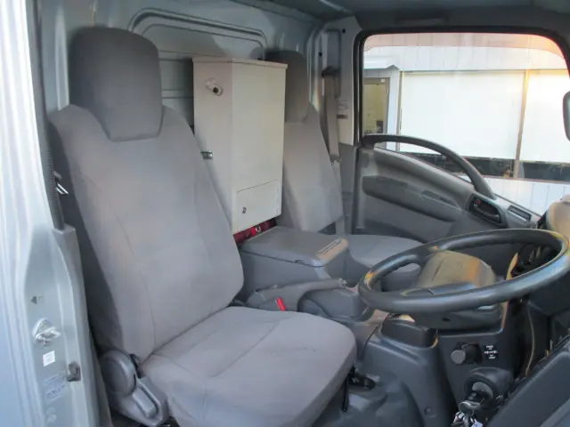 いすゞ エルフ TKG-NMR85N(2WD)の写真6