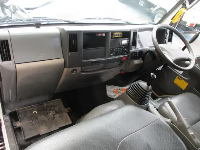 いすゞ エルフ TPG-NKR85AN(2WD)の写真31