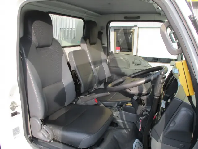 いすゞ エルフ TPG-NKR85AN(2WD)の写真6