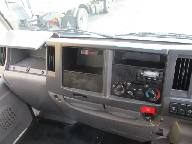 いすゞ エルフ TPG-NKR85AN(2WD)の写真26