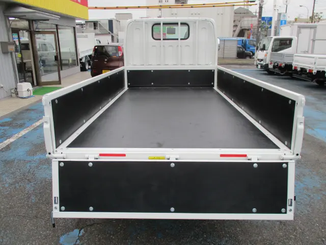 三菱 キャンター 2RG-FBA20(2WD)の写真4