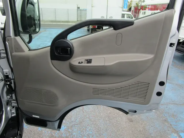 日産 アトラス SKG-TZ3F24(2WD)の写真40