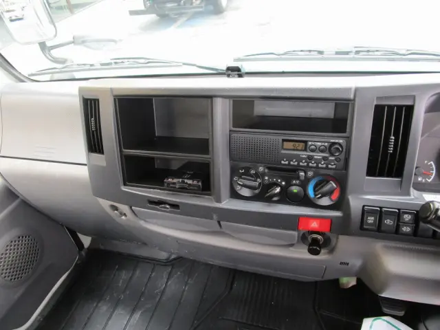 いすゞ エルフ TKG-NJR85A(2WD)の写真32