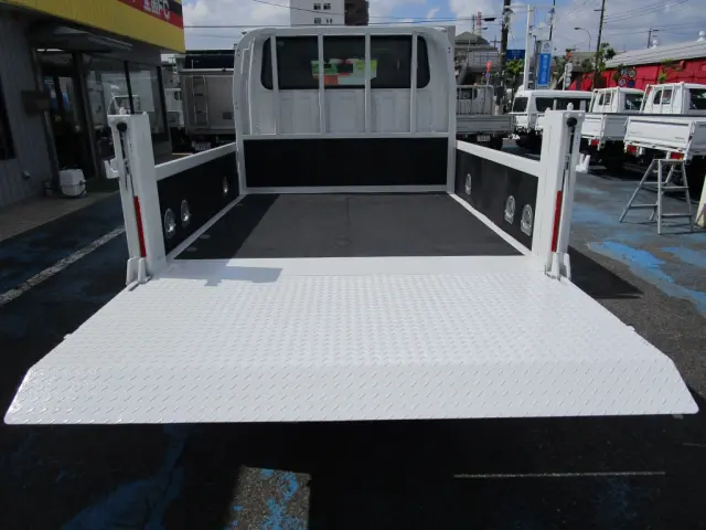 いすゞ エルフ TRG-NJR85A(2WD)の写真4