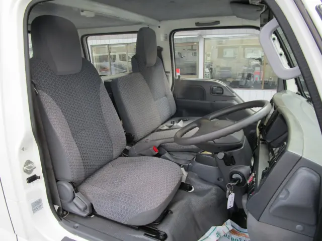 いすゞ エルフ TRG-NJR85A(2WD)の写真6