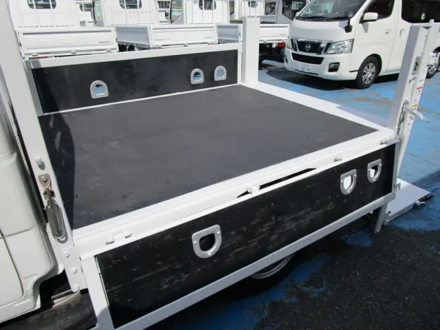 いすゞ エルフ TRG-NJR85A(2WD)の写真15