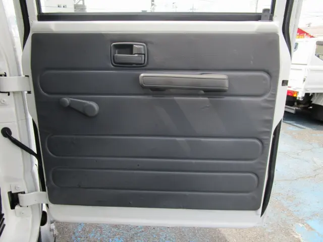 いすゞ エルフ TRG-NJR85A(2WD)の写真44