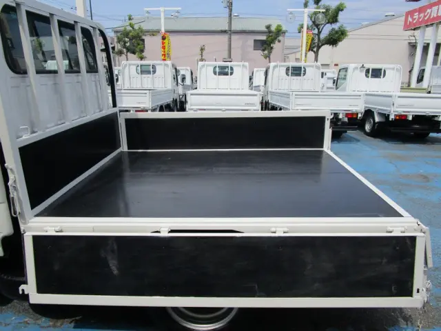 いすゞ エルフ TRG-NJS85A(2WD)の写真13