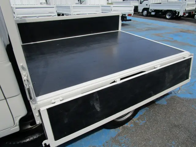 いすゞ エルフ TRG-NJS85A(2WD)の写真14