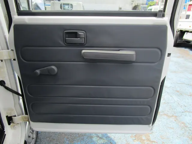 いすゞ エルフ TRG-NJS85A(2WD)の写真21