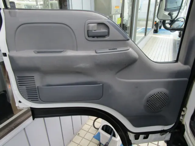 いすゞ エルフ TRG-NJS85A(2WD)の写真23