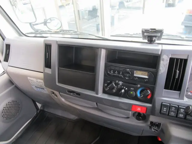 いすゞ エルフ TRG-NJS85A(2WD)の写真26