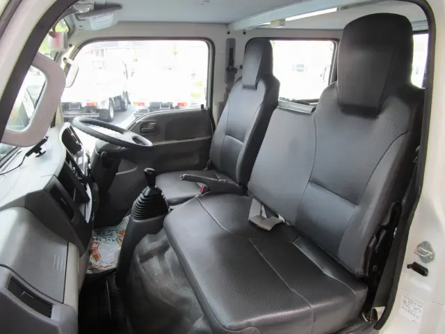 いすゞ エルフ TRG-NJS85A(2WD)の写真32