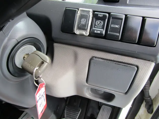 いすゞ エルフ TRG-NJS85A(2WD)の写真36