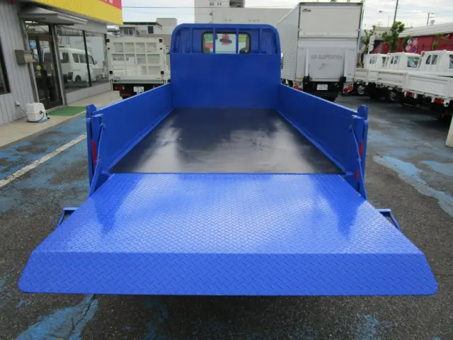 いすゞ エルフ TRG-NKR85A(2WD)の写真4