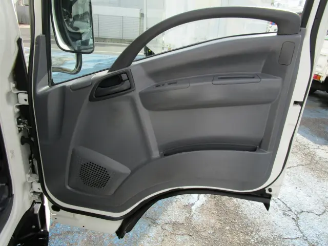 いすゞ エルフ TRG-NMR85R(2WD)の写真23