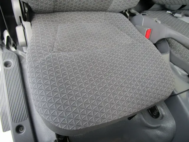 いすゞ エルフ TRG-NMR85R(2WD)の写真29