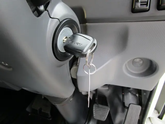 いすゞ エルフ TRG-NMR85R(2WD)の写真40