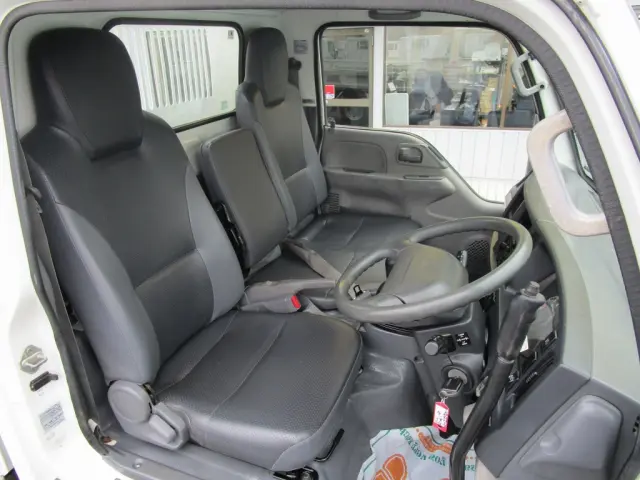 いすゞ エルフ TKG-NJR85AD(2WD)の写真6