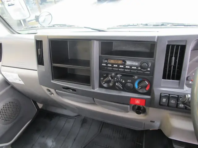 いすゞ エルフ TKG-NJR85AD(2WD)の写真32