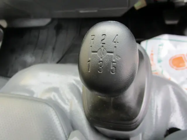 いすゞ エルフ TKG-NJR85AD(2WD)の写真33