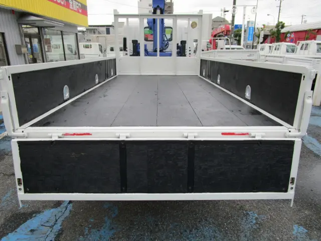 いすゞ エルフ TKGH-NMR85AN(2WD)の写真4