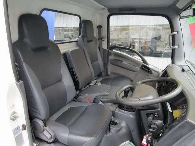 いすゞ エルフ TKGH-NMR85AN(2WD)の写真6