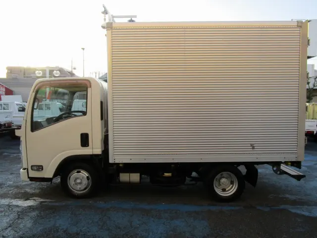 いすゞ エルフ TRG-NLR85AN(2WD)の写真11