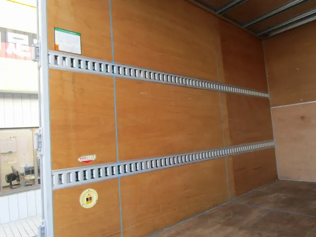 いすゞ エルフ TRG-NLR85AN(2WD)の写真15