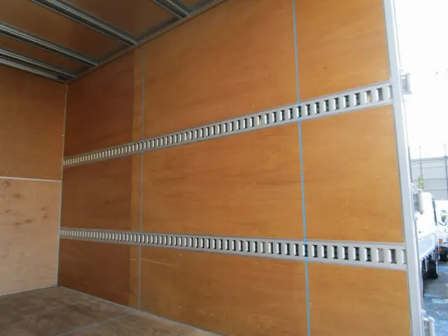 いすゞ エルフ TRG-NLR85AN(2WD)の写真16