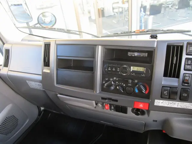 いすゞ エルフ TRG-NLR85AN(2WD)の写真32