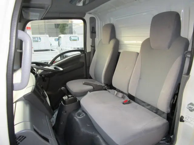 いすゞ エルフ TRG-NLR85AN(2WD)の写真38